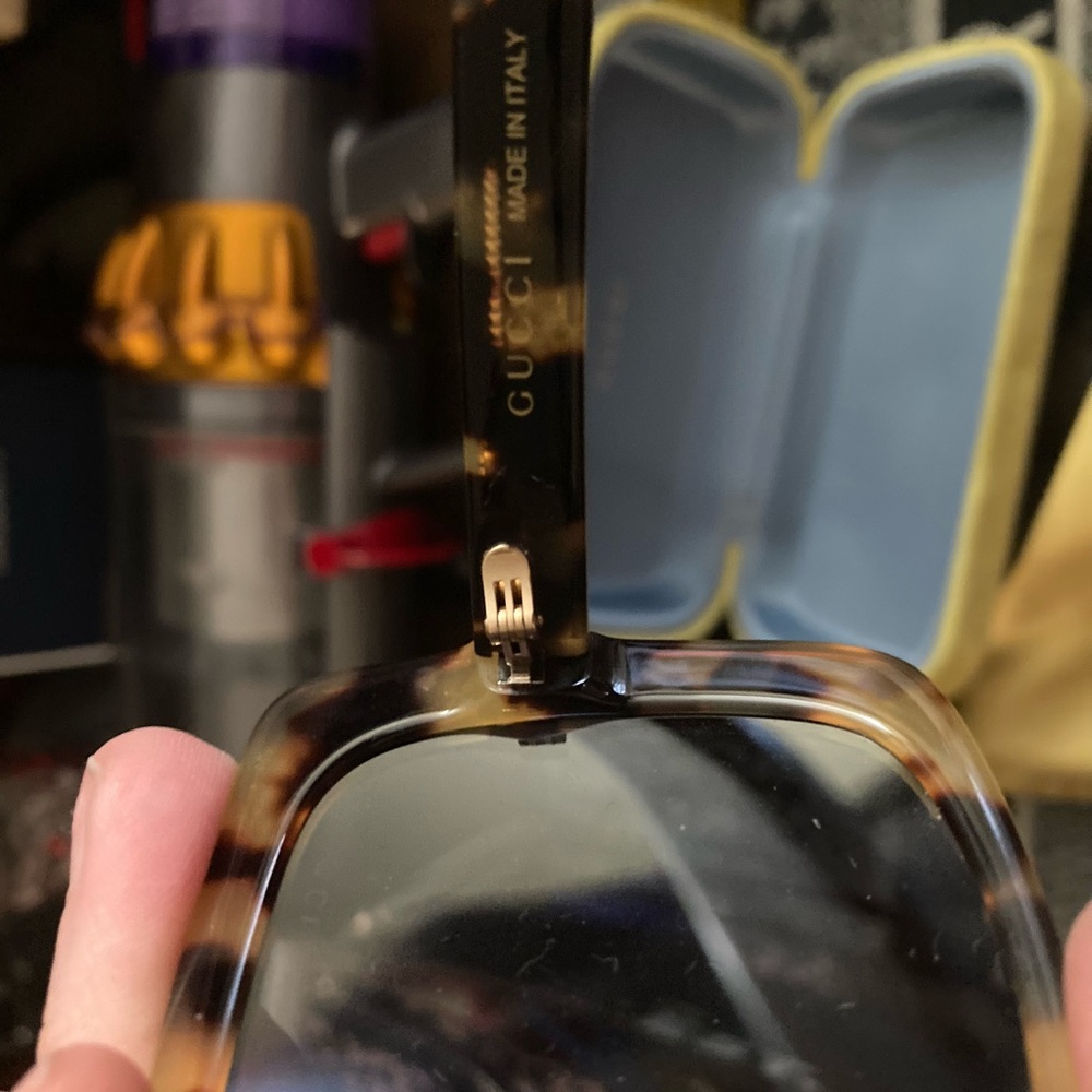 Tortoise Gucci Sunnies with Crystal Gucci written on both sides, brand new - Picture 6 of 11